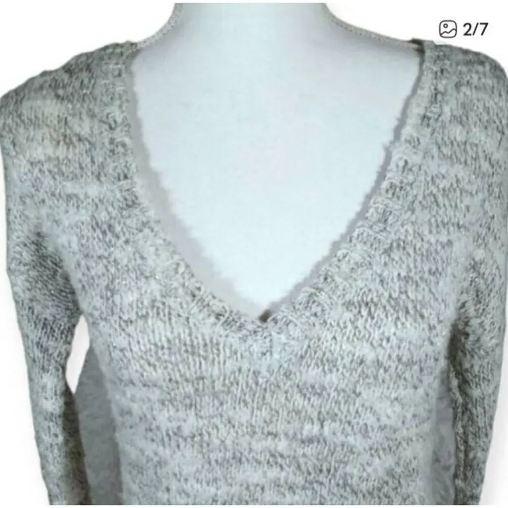 AMERICAN EAGLE OUTFITTERS GRAY, WHITE, & METALLIC SILVER SWEATER SZ.S EUC.